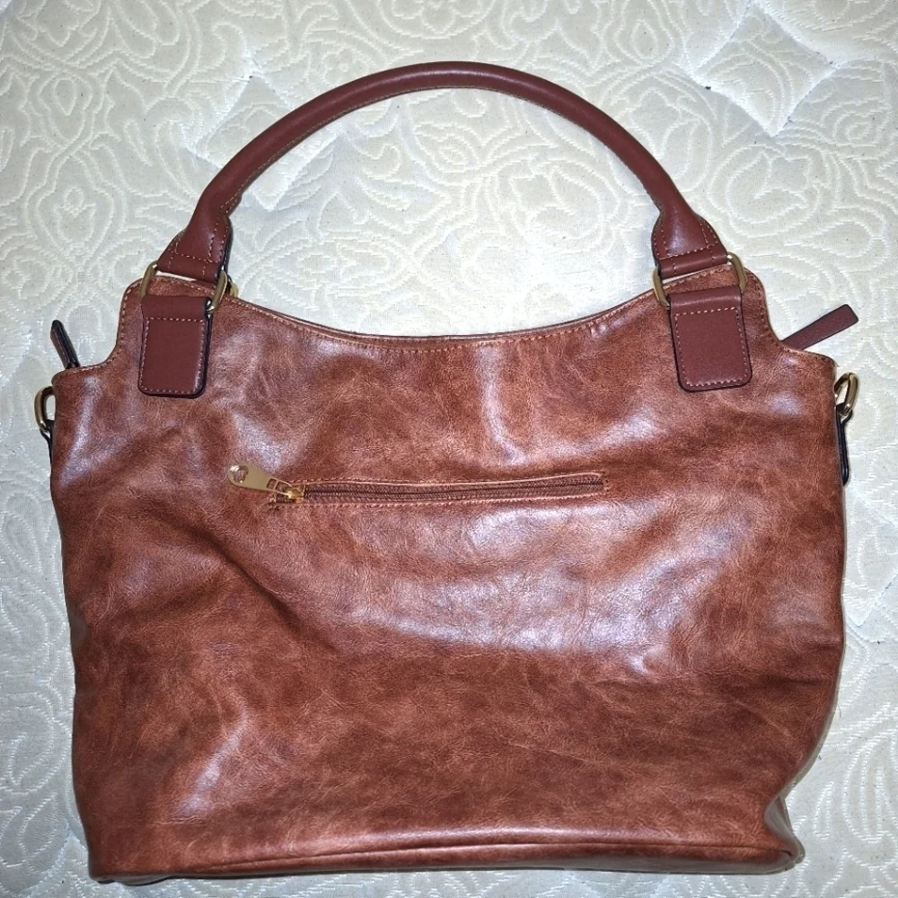 Unbranded soft leather (pleather) purse. It's in EUC, like new. 13